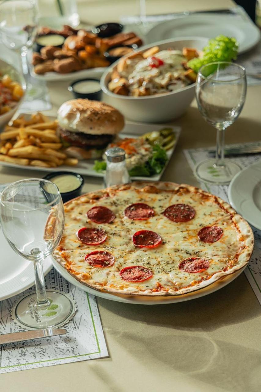 Country Lodge Hotel & Resort Beirut Eksteriør billede
