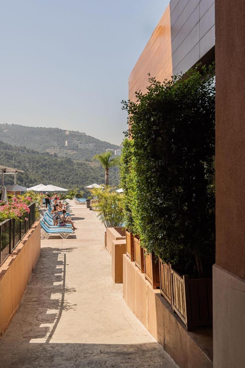 Country Lodge Hotel & Resort Beirut Eksteriør billede