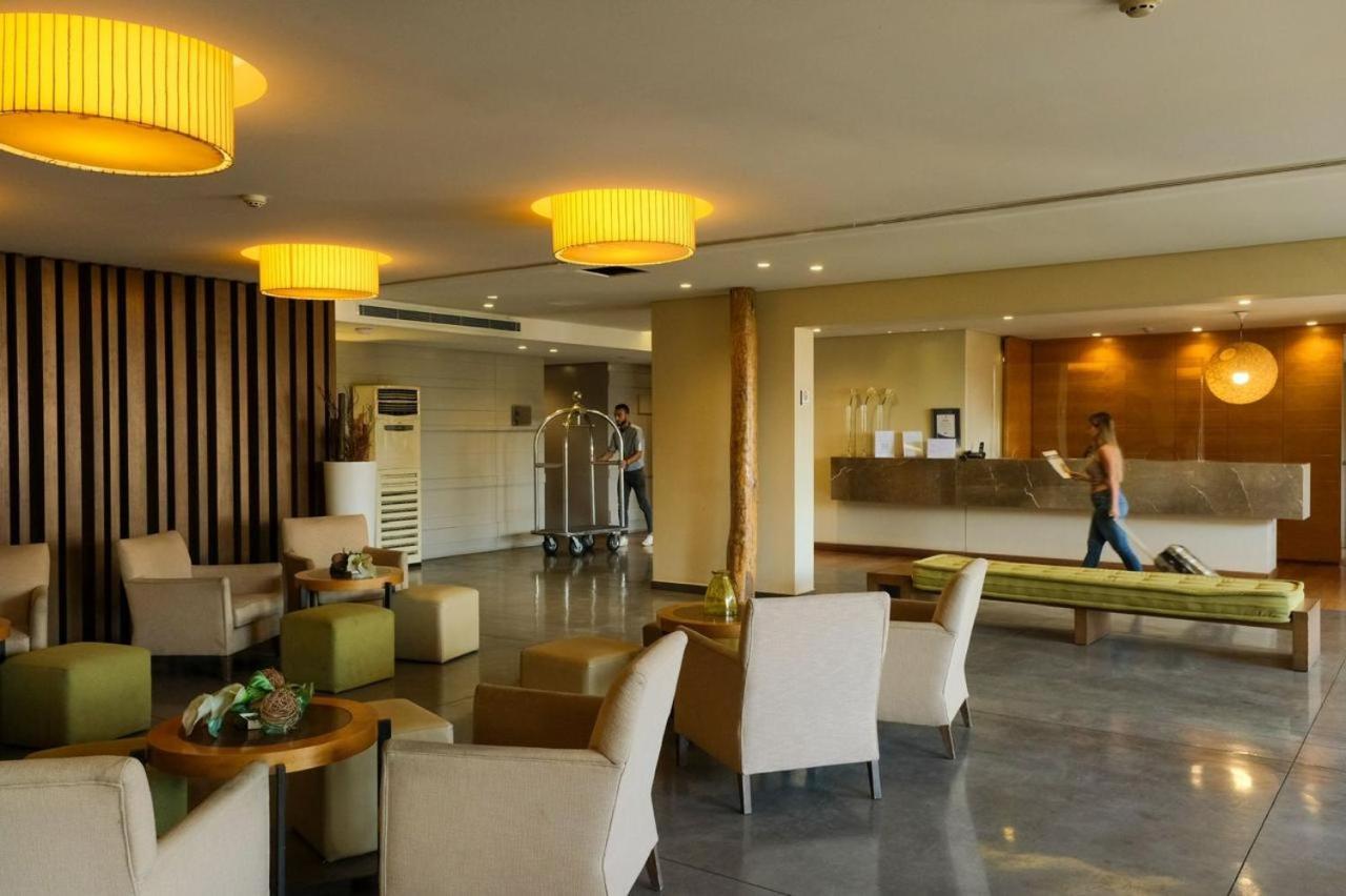 Country Lodge Hotel & Resort Beirut Eksteriør billede