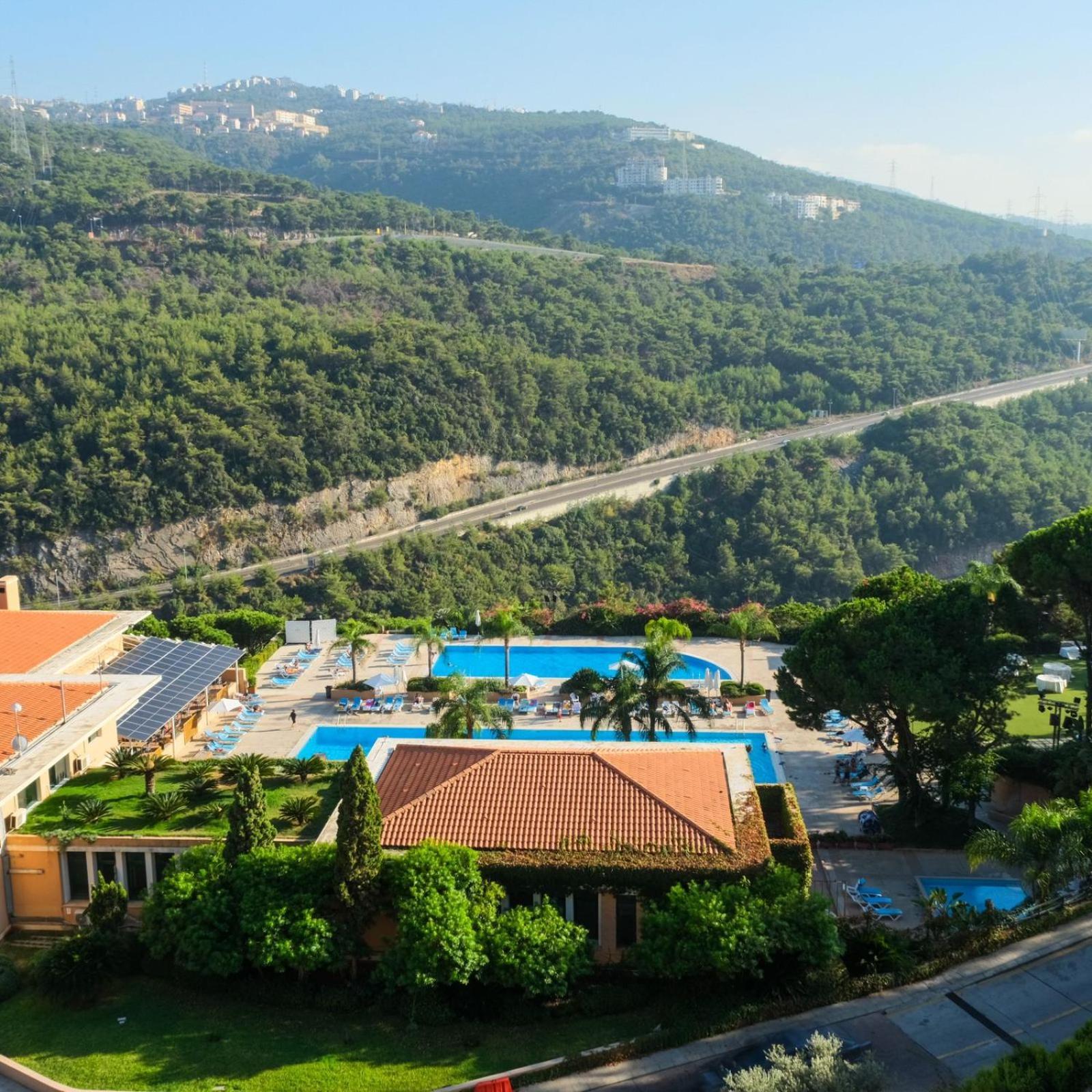 Country Lodge Hotel & Resort Beirut Eksteriør billede