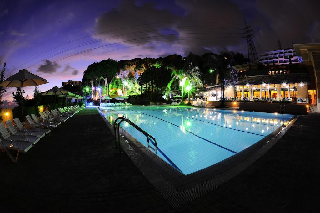 Country Lodge Hotel & Resort Beirut Eksteriør billede