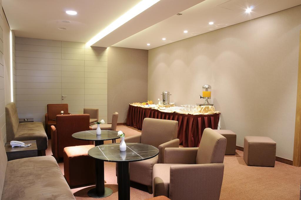 Country Lodge Hotel & Resort Beirut Eksteriør billede