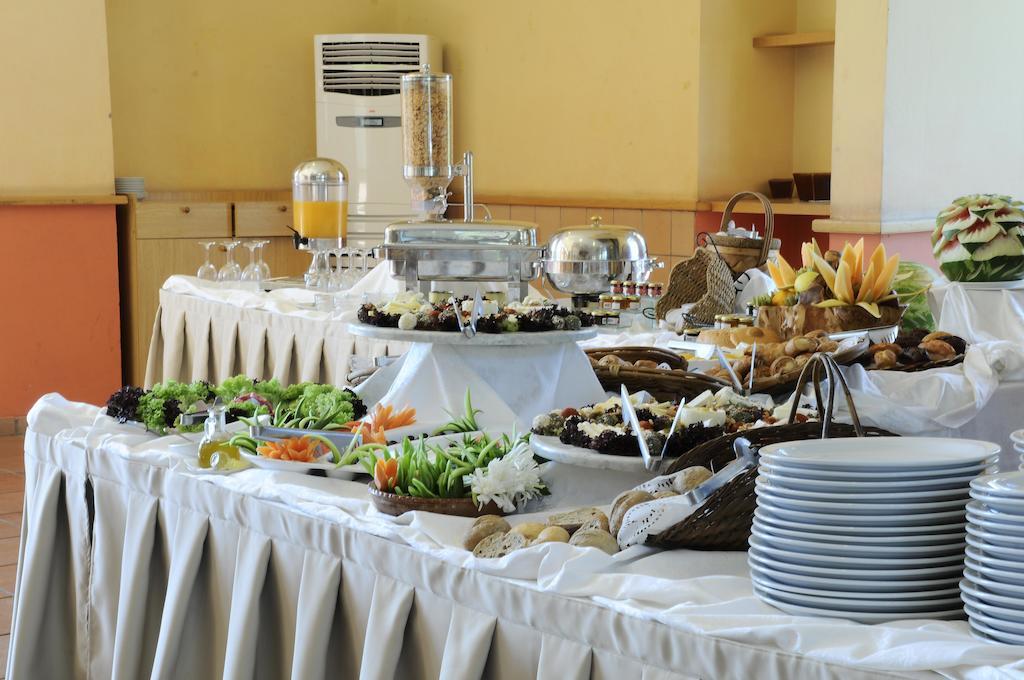 Country Lodge Hotel & Resort Beirut Eksteriør billede